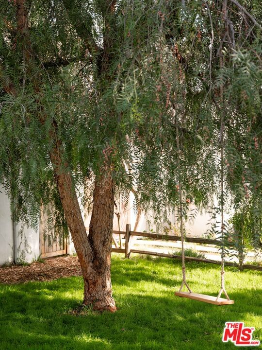Avenue 64 photo 3