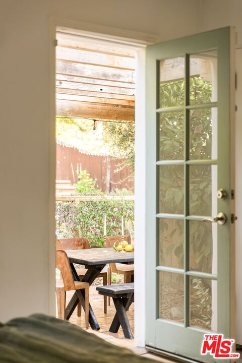 Avenue 64 photo 35