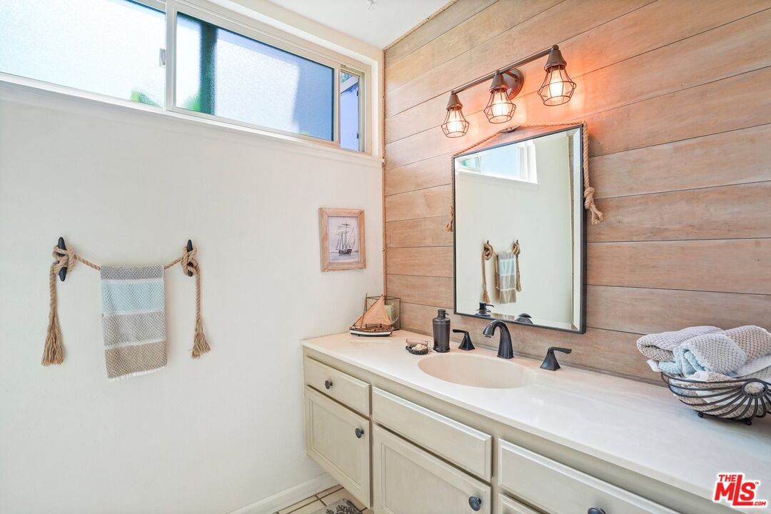 Beachlake photo 40