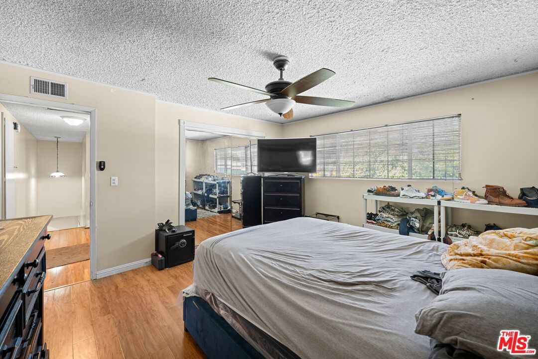 Tarrant photo 27