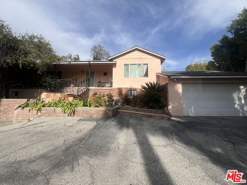 1040 Sherlock Dr