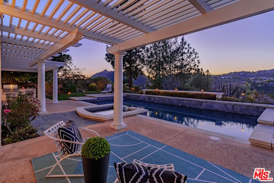 Rutherford Hill photo 8