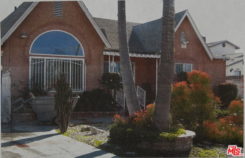 656 Laconia Blvd