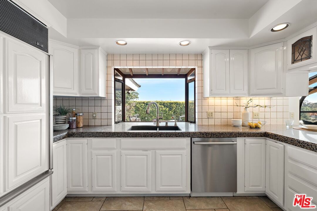 Palos Verdes Dr N photo 13