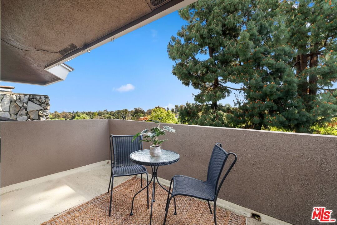 Palos Verdes Dr N photo 40