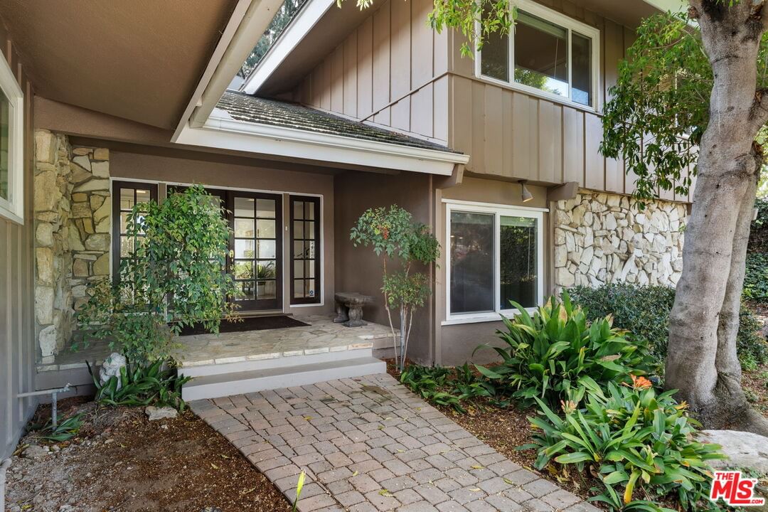 Palos Verdes Dr N photo 9