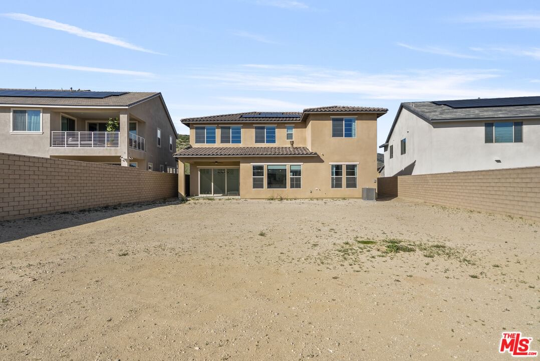 Canoga photo 36