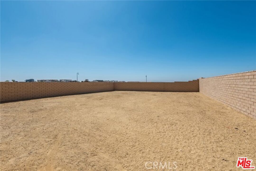 Canoga photo 38