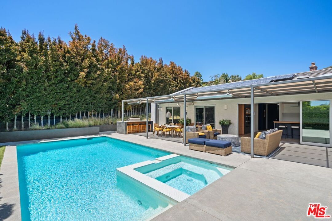 Malibu Country photo 35