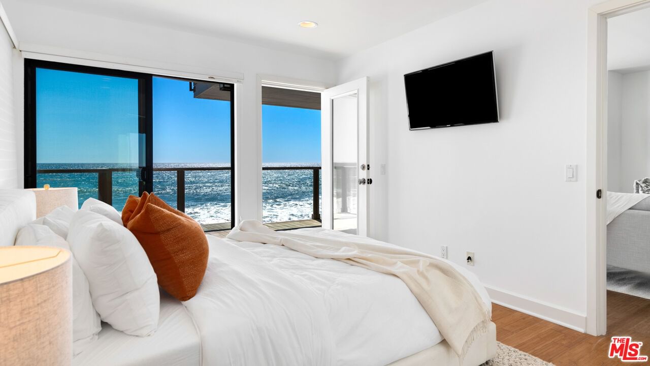 Malibu photo 24