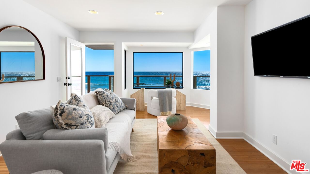 Malibu photo 25