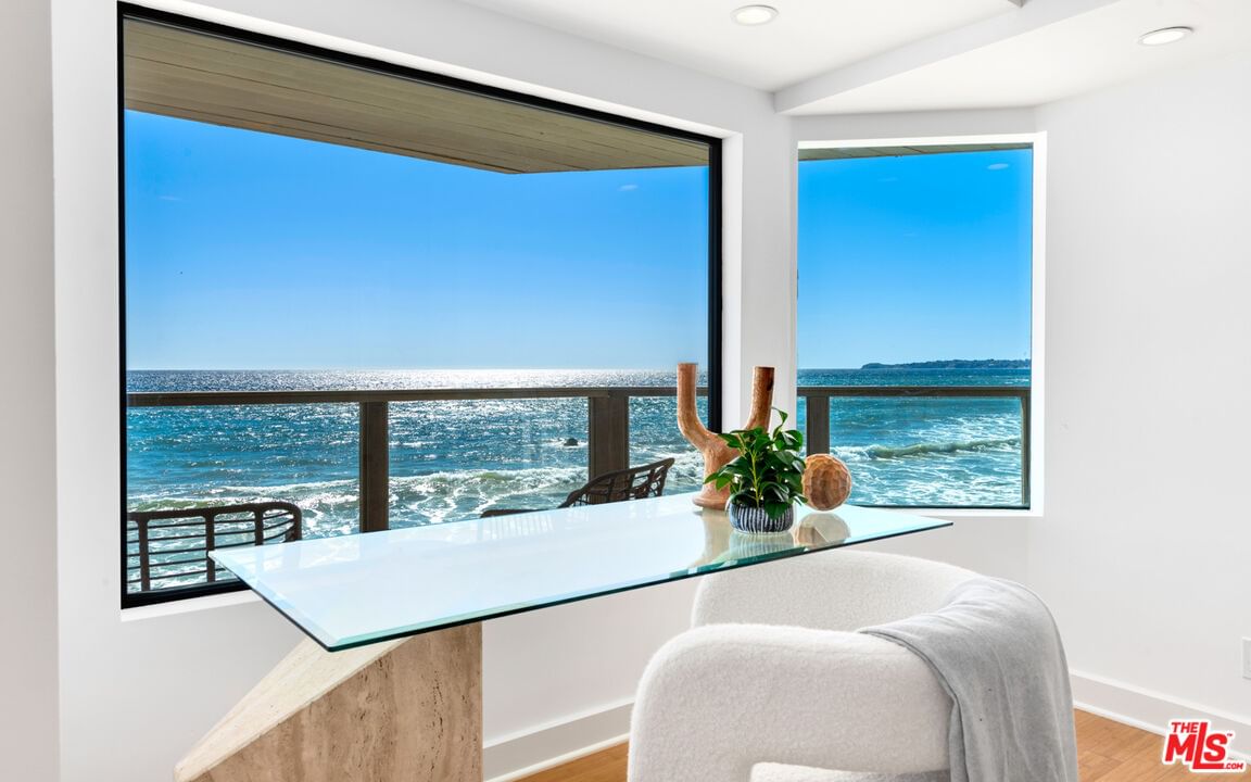 Malibu photo 26