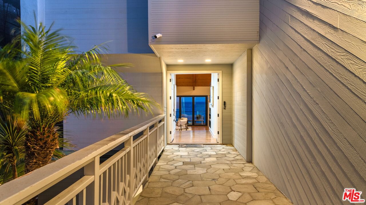 Malibu photo 37