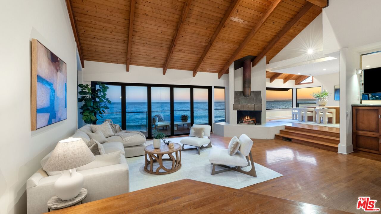 Malibu photo 39