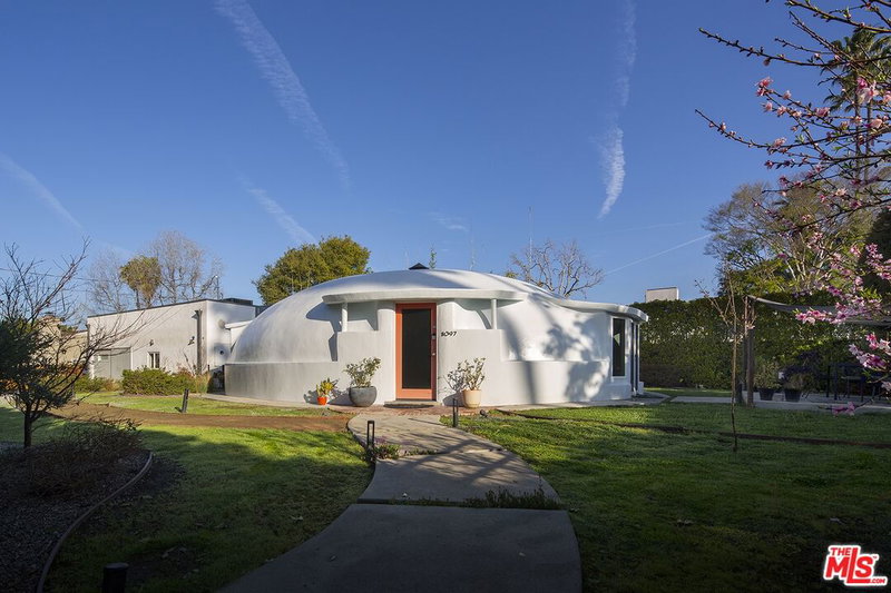 1097 Los Robles Ave