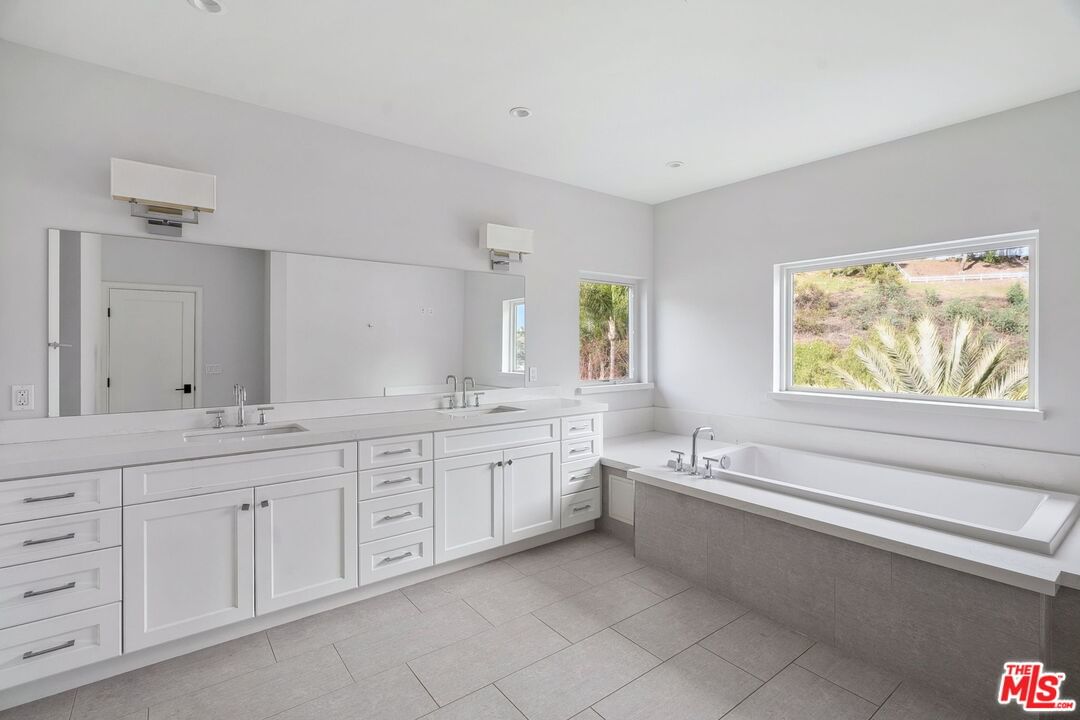Rocky View photo 17