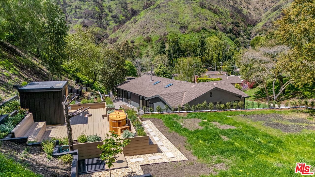 Mandeville Canyon photo 23