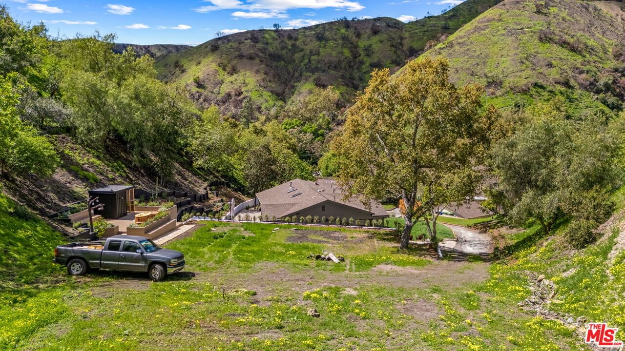 Mandeville Canyon photo 25