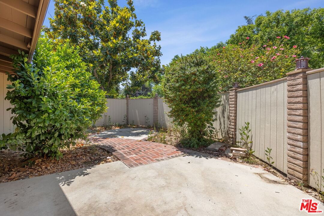 Encino photo 15