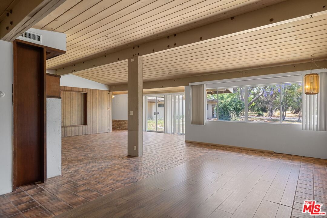 Encino photo 25
