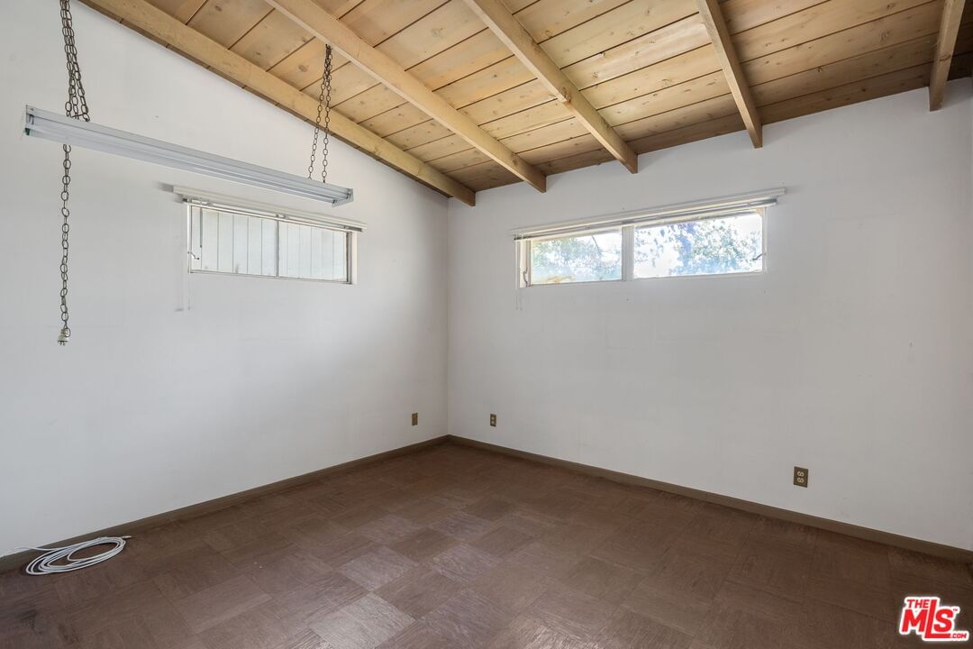 Encino photo 26