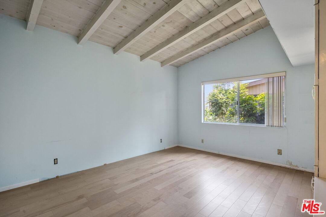 Encino photo 28