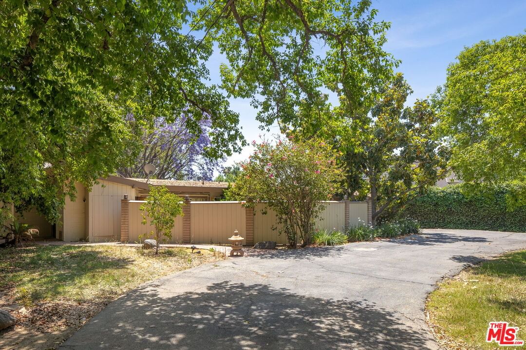 Encino photo 55