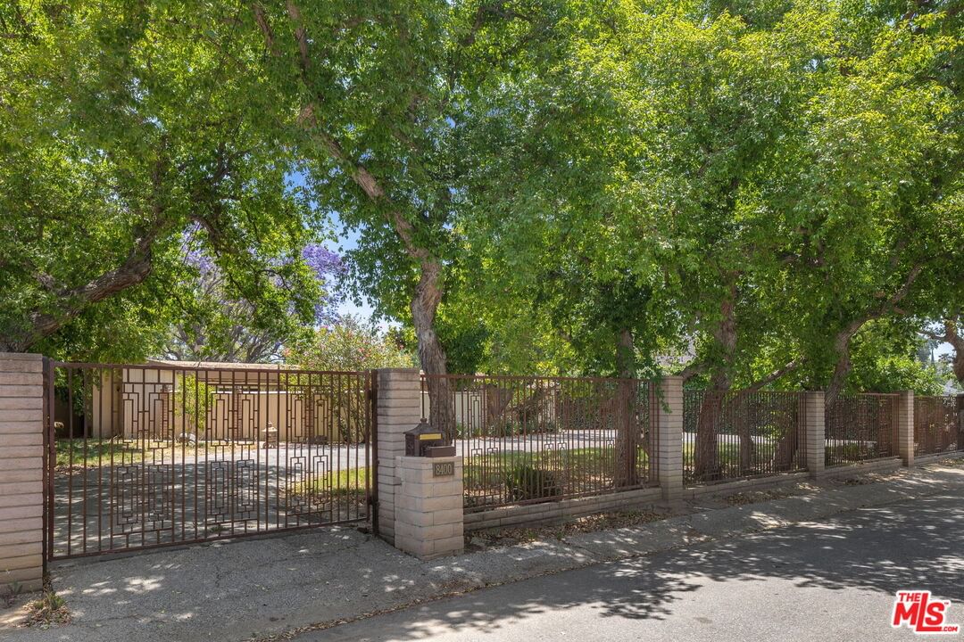 Encino photo 58