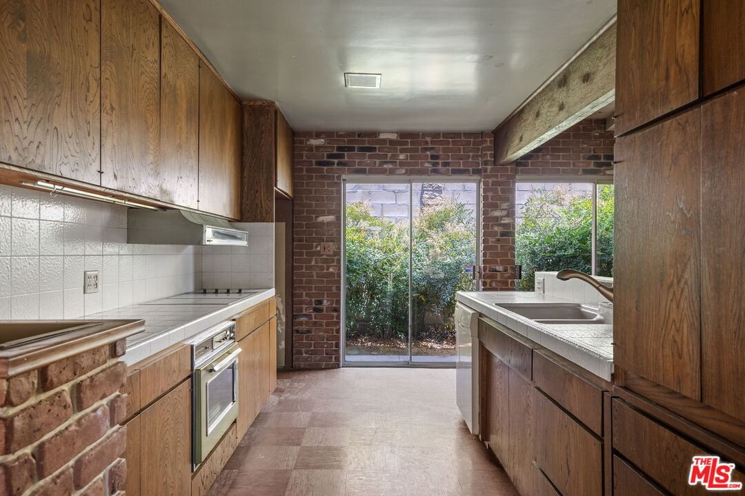Encino photo 8