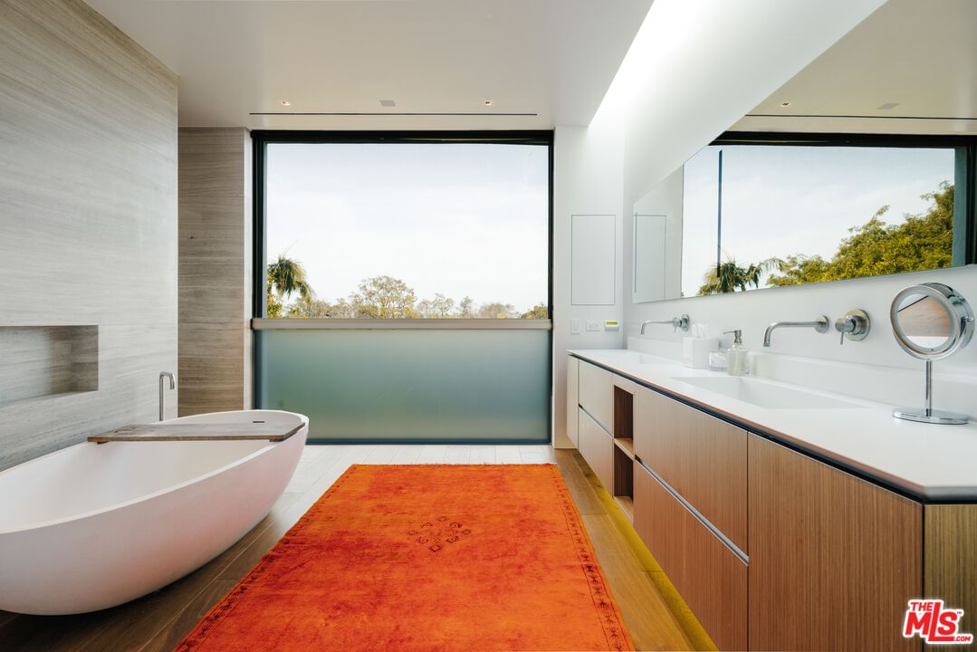 Moreno photo 20