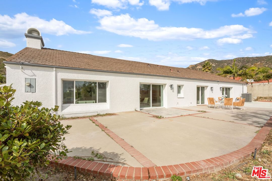 Malibu Country photo 39
