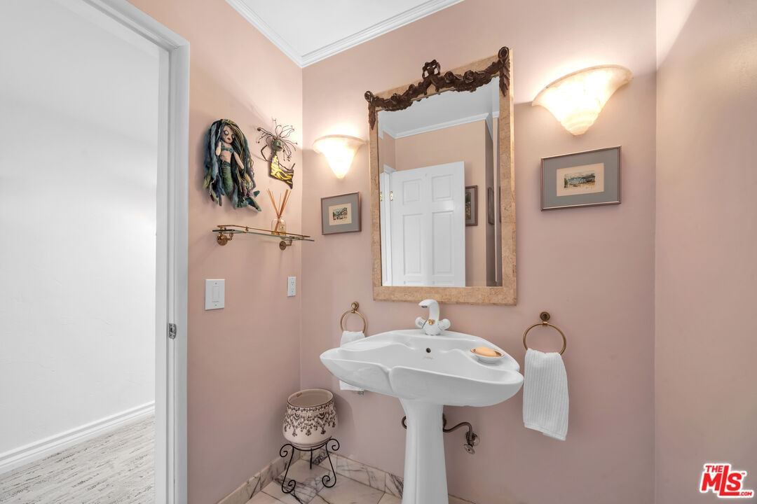 Midwood photo 23