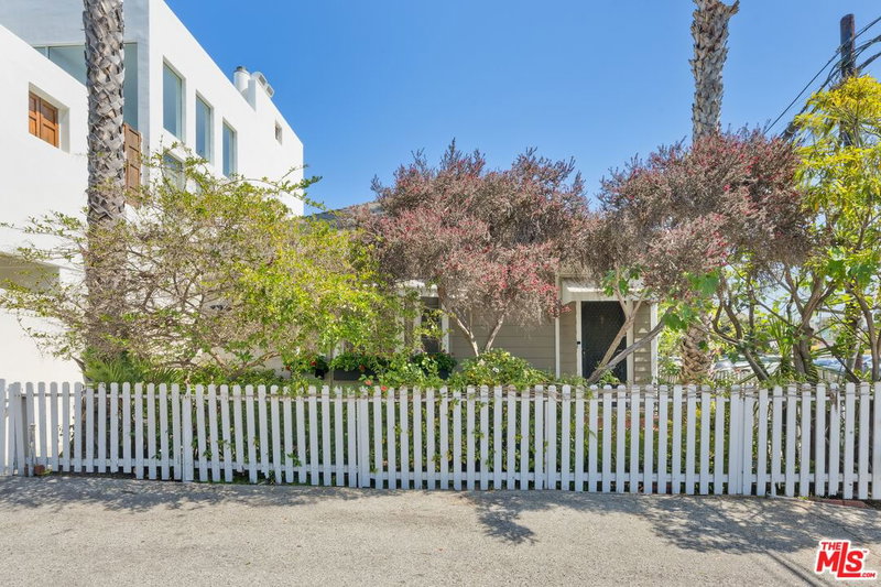 137 Strand St