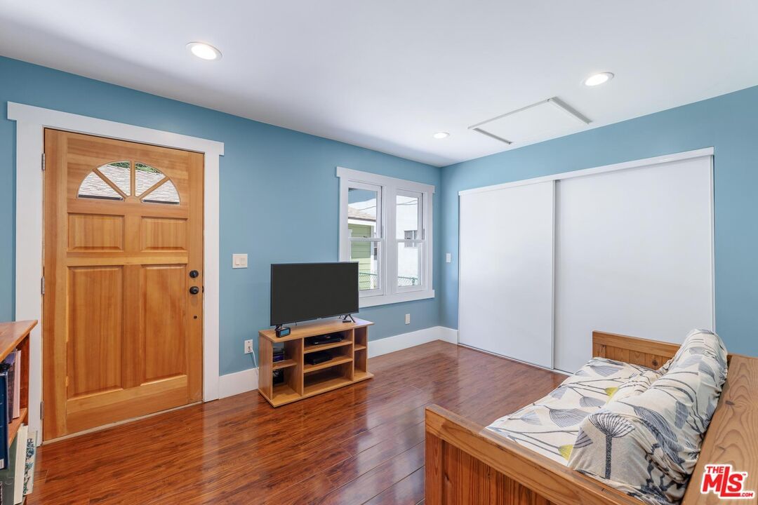 Mentone photo 30