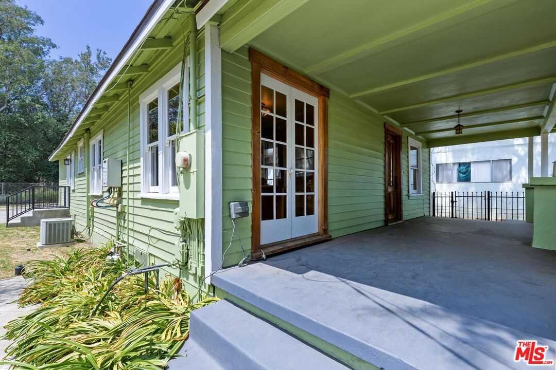 Mentone photo 6