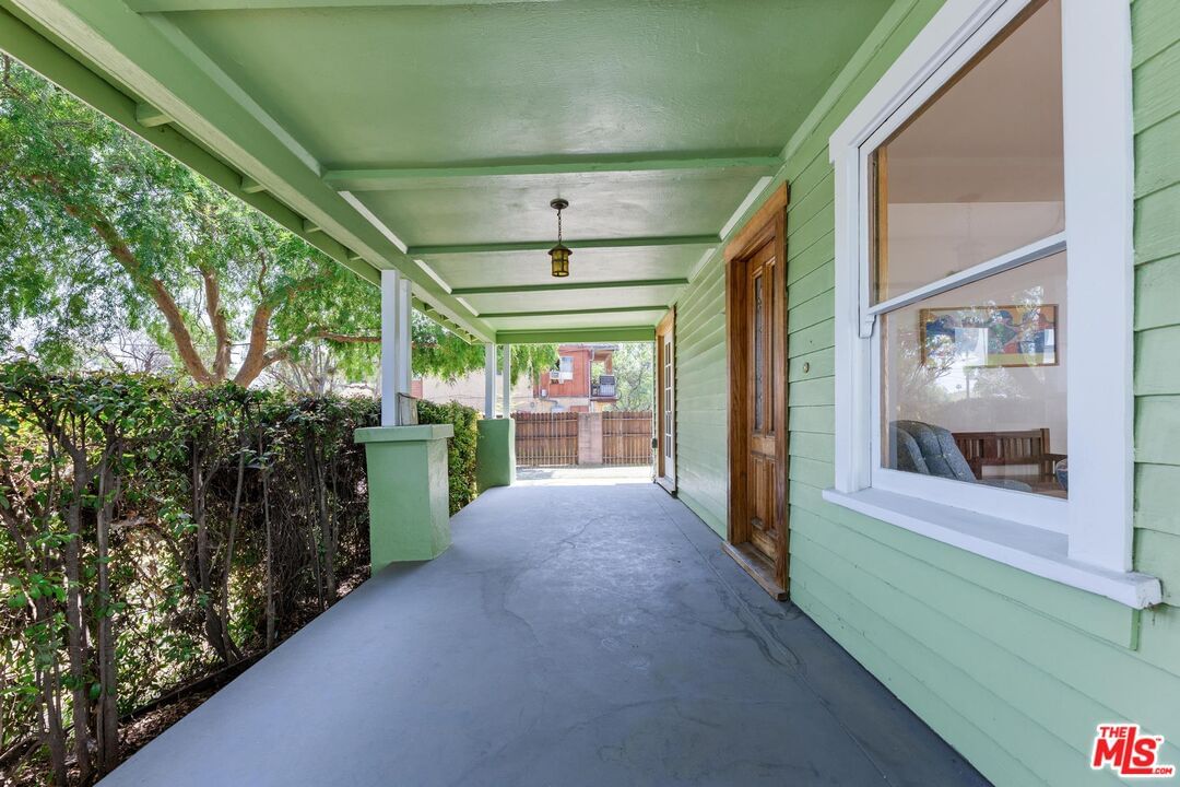 Mentone photo 9