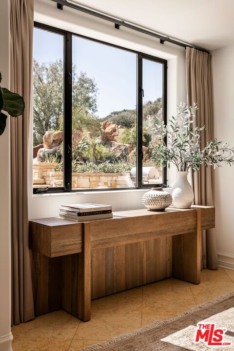 Mulholland photo 18
