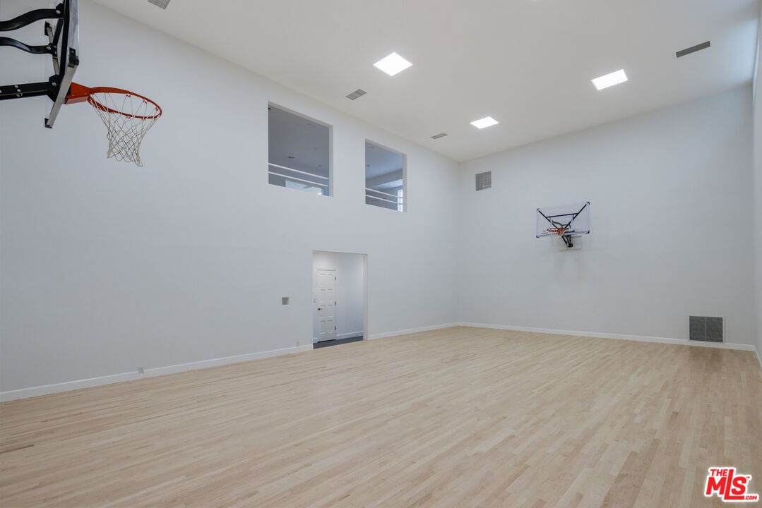 Winnetka photo 14