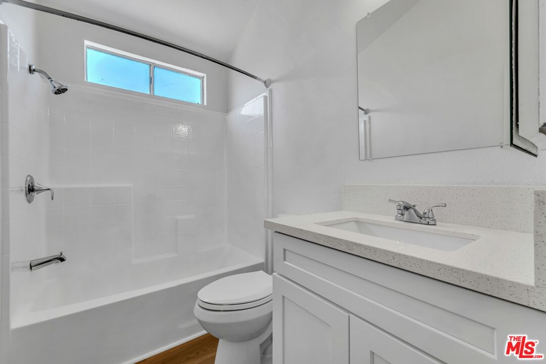 Edgewater photo 16