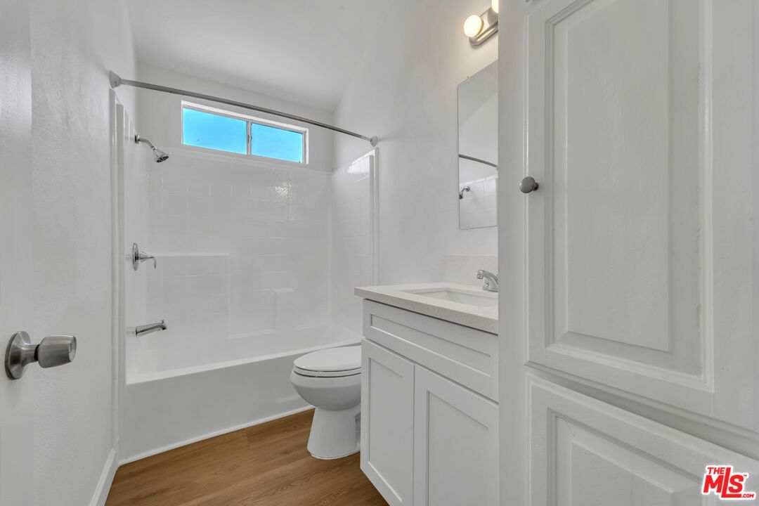 Edgewater photo 17