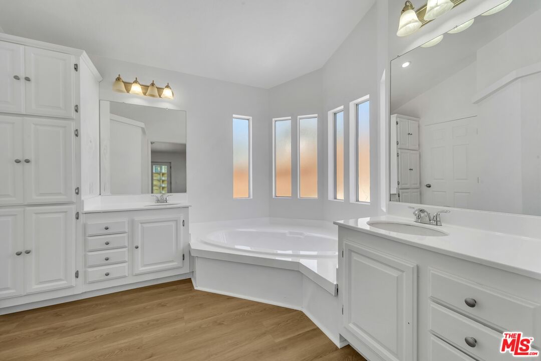 Edgewater photo 20