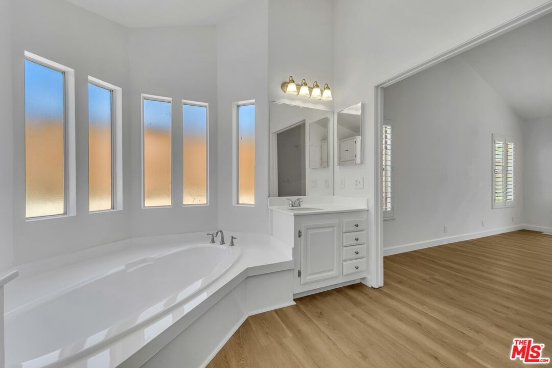 Edgewater photo 21