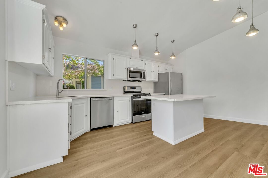 Edgewater photo 9