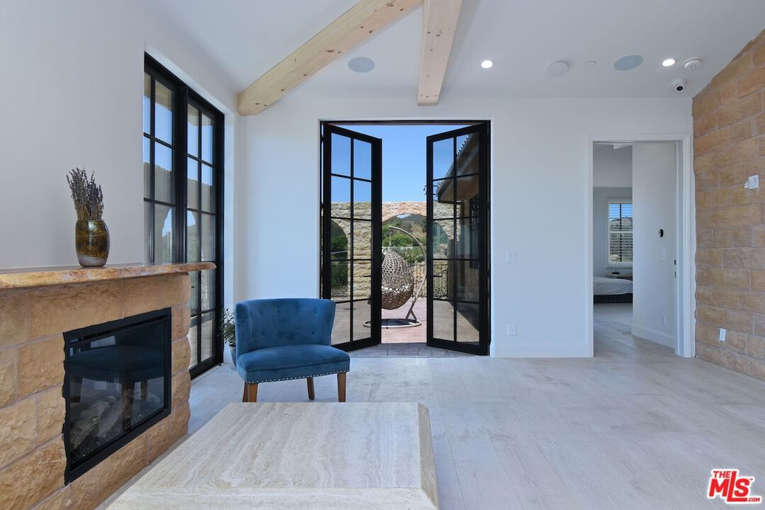 Mulholland photo 23