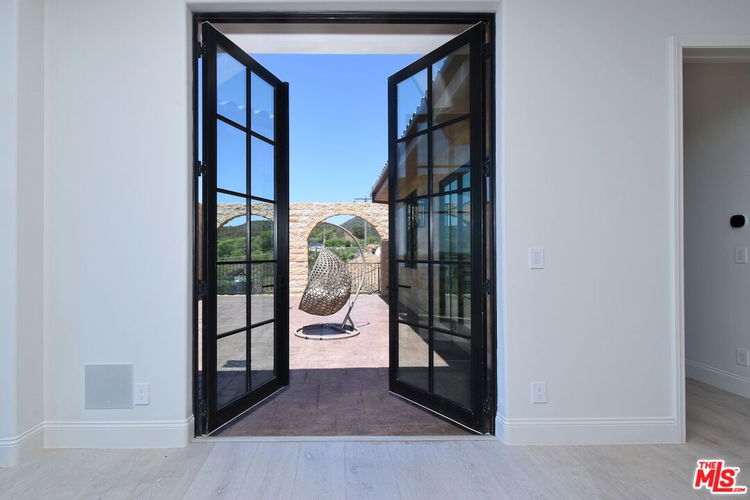 Mulholland photo 24