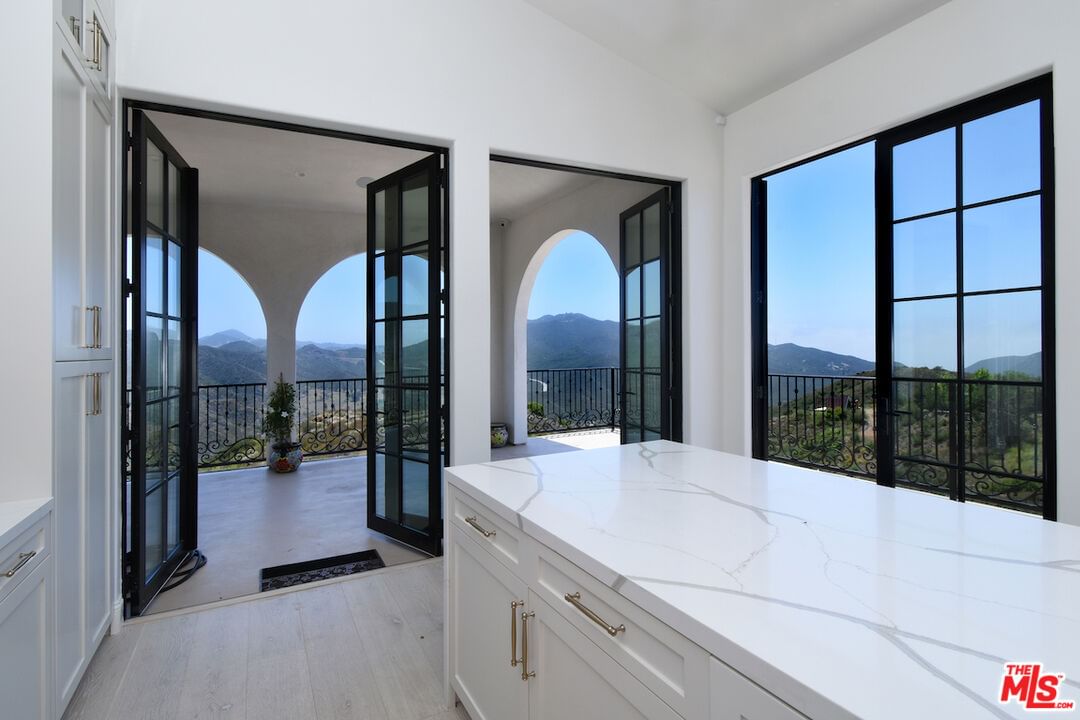 Mulholland photo 37