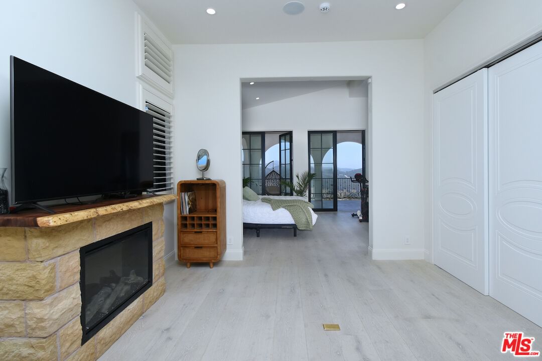 Mulholland photo 46