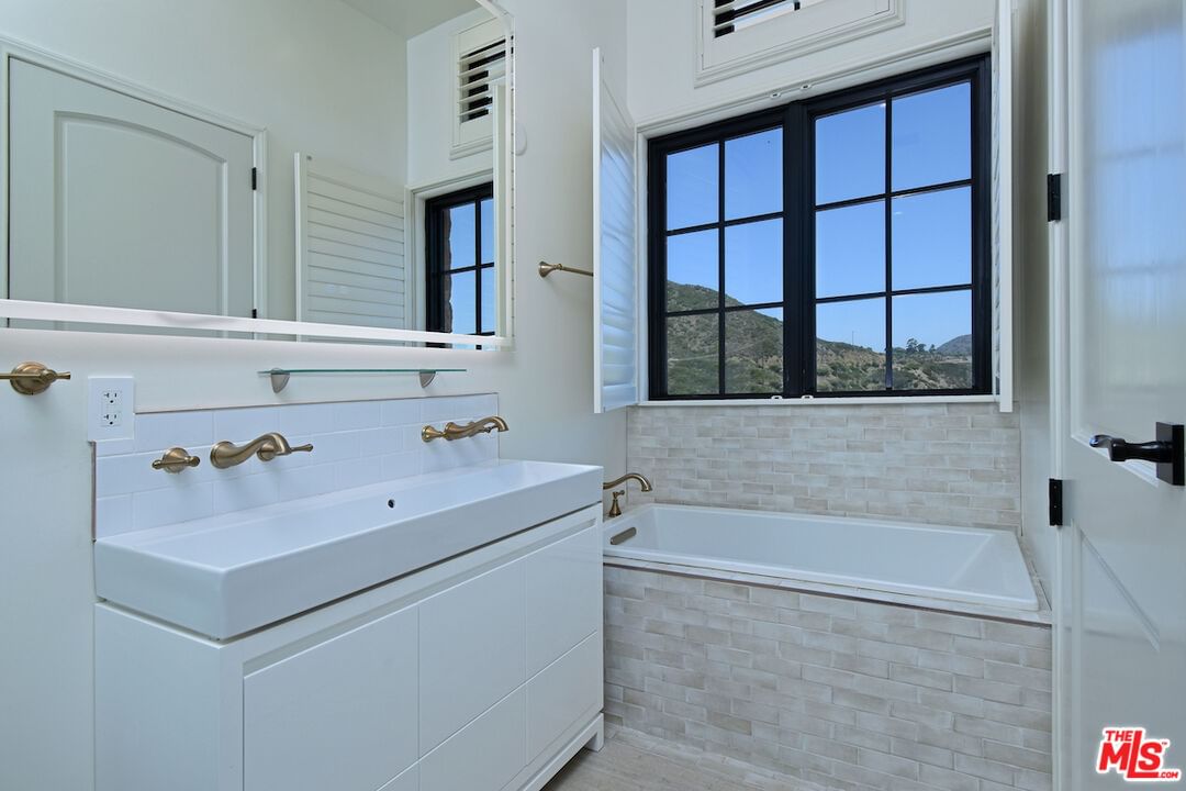 Mulholland photo 50