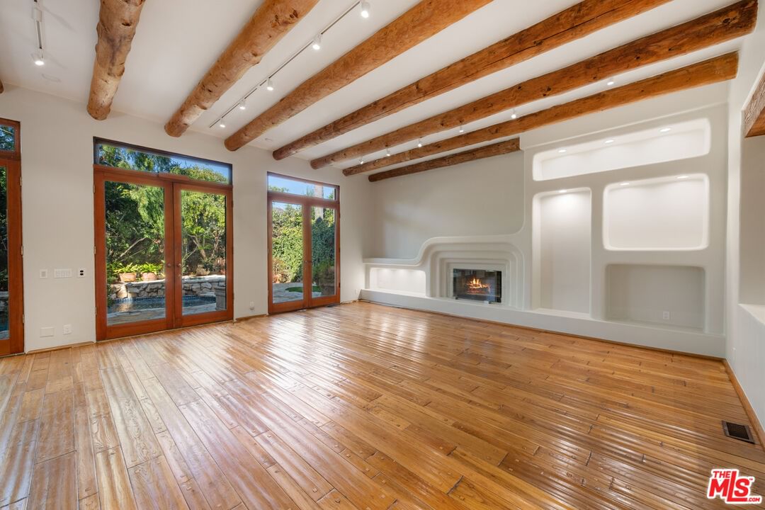 Malibu Colony photo 10