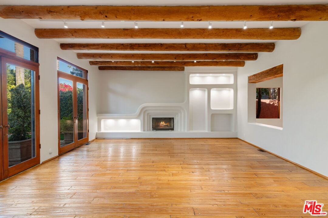 Malibu Colony photo 11